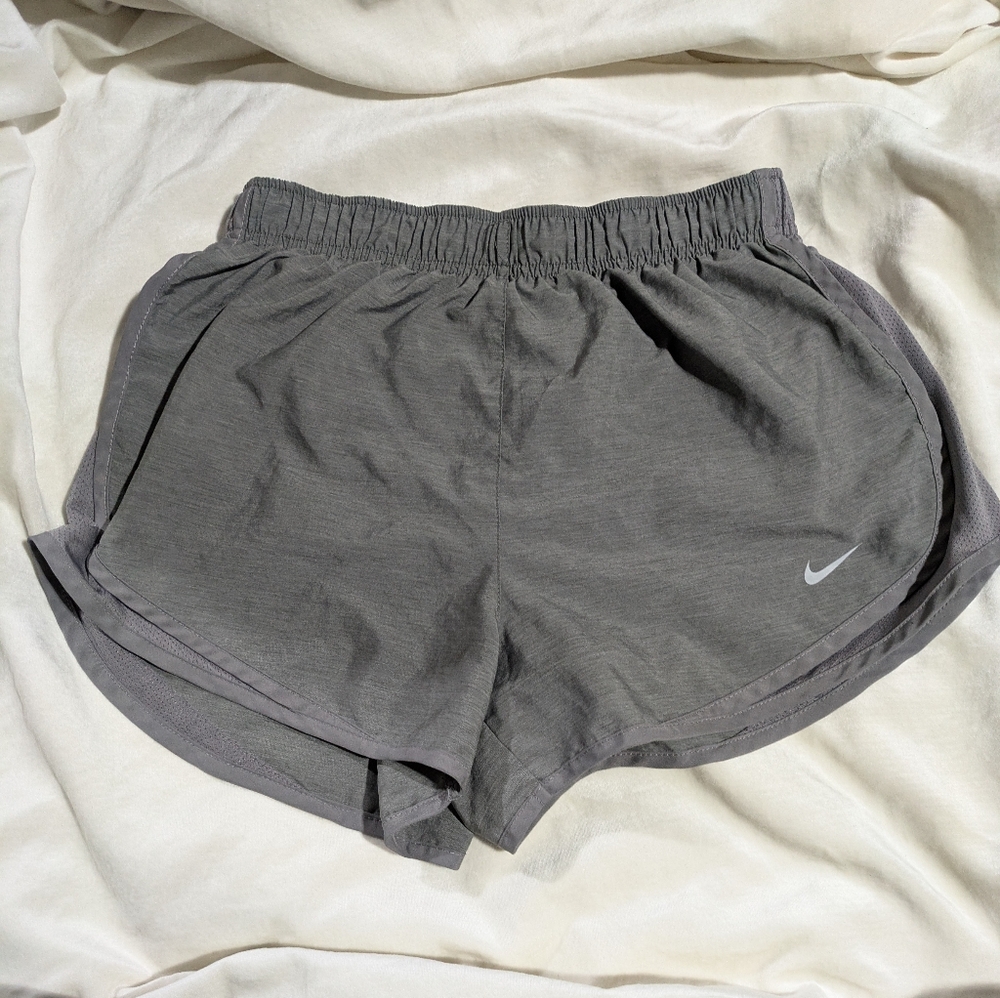 NIKE Women's MEDIUM Dry Fit Shorts